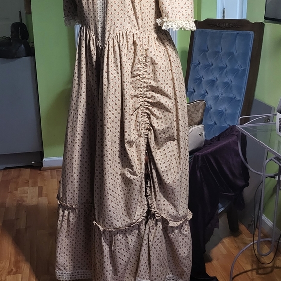 Vintage Plussize Handmade Prairie Dress with Matching Bonnet - Picture 5 of 8